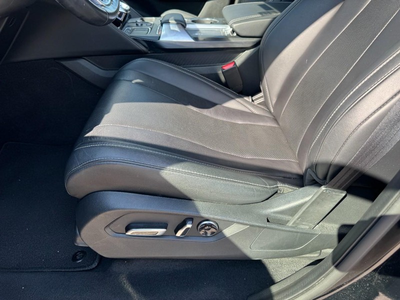 Acura MDX Vehicle Full-screen Gallery Image 26