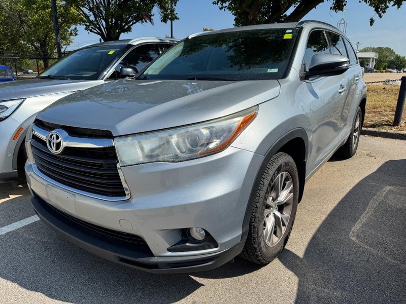 Toyota Highlander Vehicle Full-screen Gallery Image 03