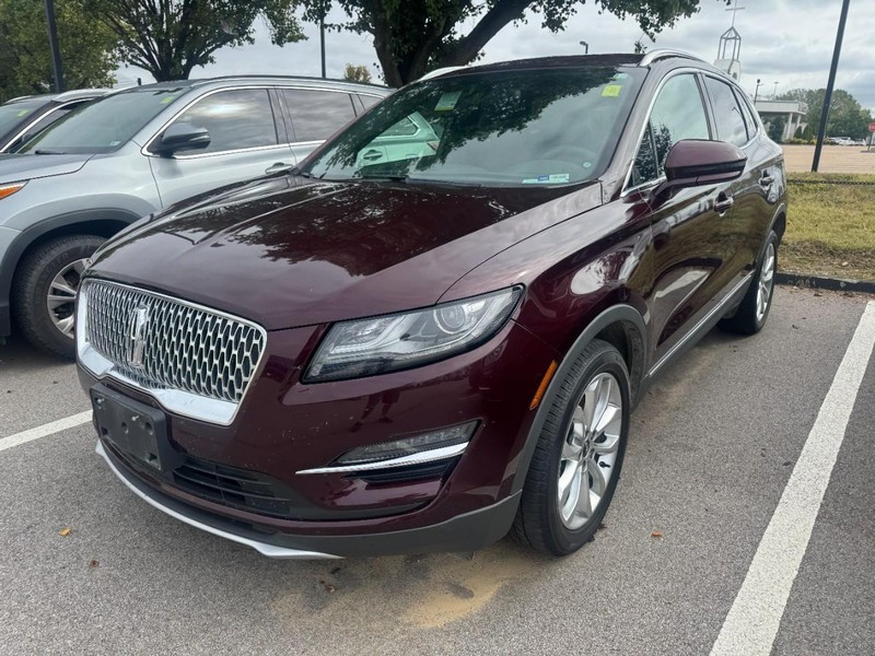 Lincoln MKC Vehicle Full-screen Gallery Image 03