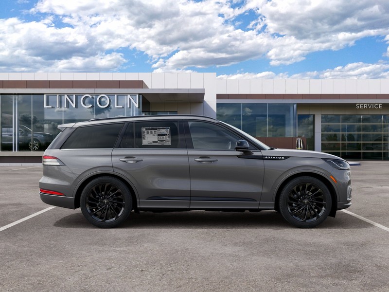 Lincoln Aviator Vehicle Full-screen Gallery Image 05