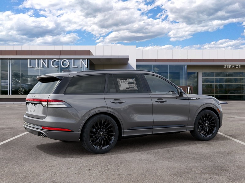 Lincoln Aviator Vehicle Full-screen Gallery Image 06