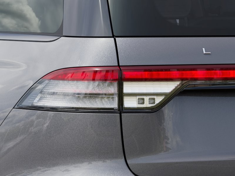 Lincoln Aviator Vehicle Full-screen Gallery Image 21