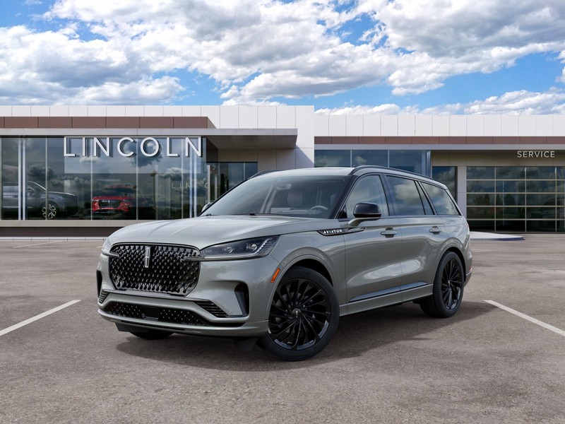 Lincoln Aviator Vehicle Full-screen Gallery Image 02