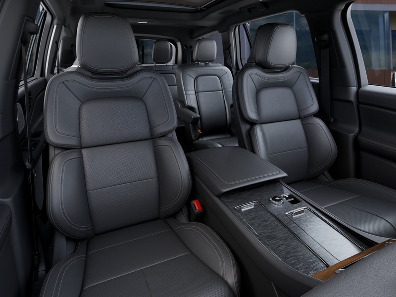 Lincoln Aviator Vehicle Full-screen Gallery Image 10