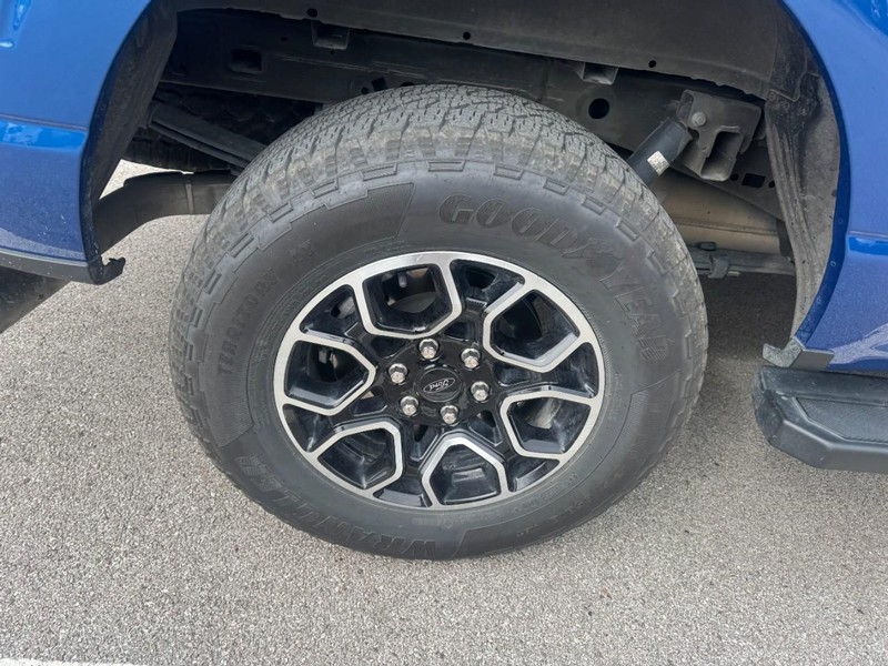 Ford F-150 Vehicle Full-screen Gallery Image 04
