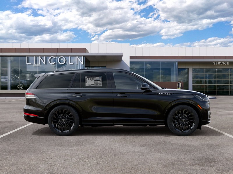 Lincoln Aviator Vehicle Full-screen Gallery Image 05