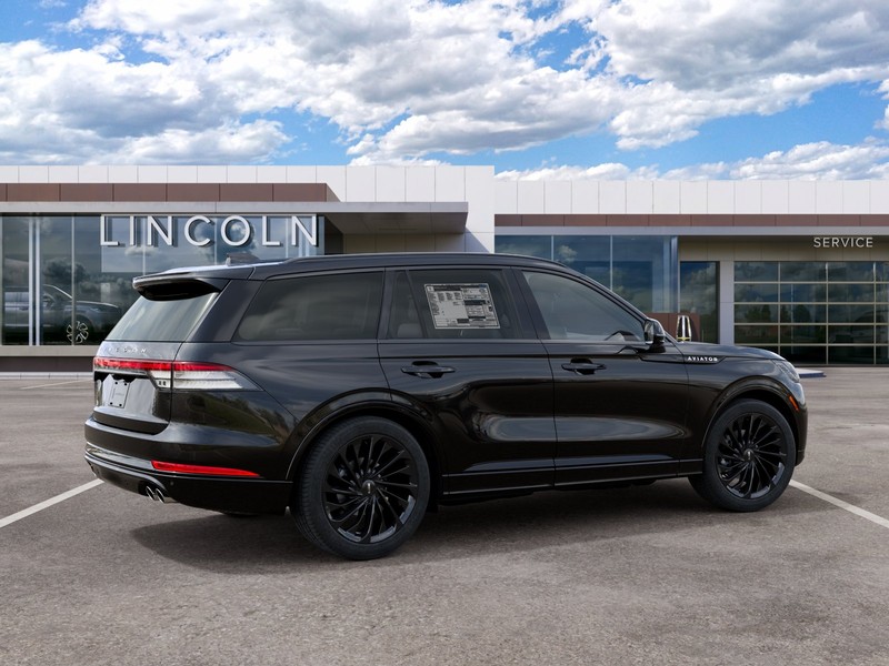 Lincoln Aviator Vehicle Full-screen Gallery Image 06