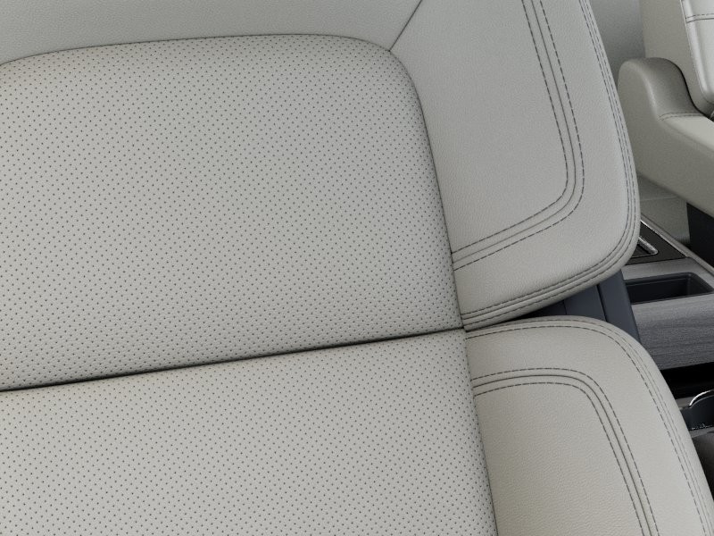 Lincoln Aviator Vehicle Full-screen Gallery Image 16