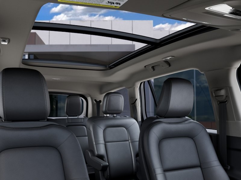 Lincoln Aviator Vehicle Full-screen Gallery Image 22