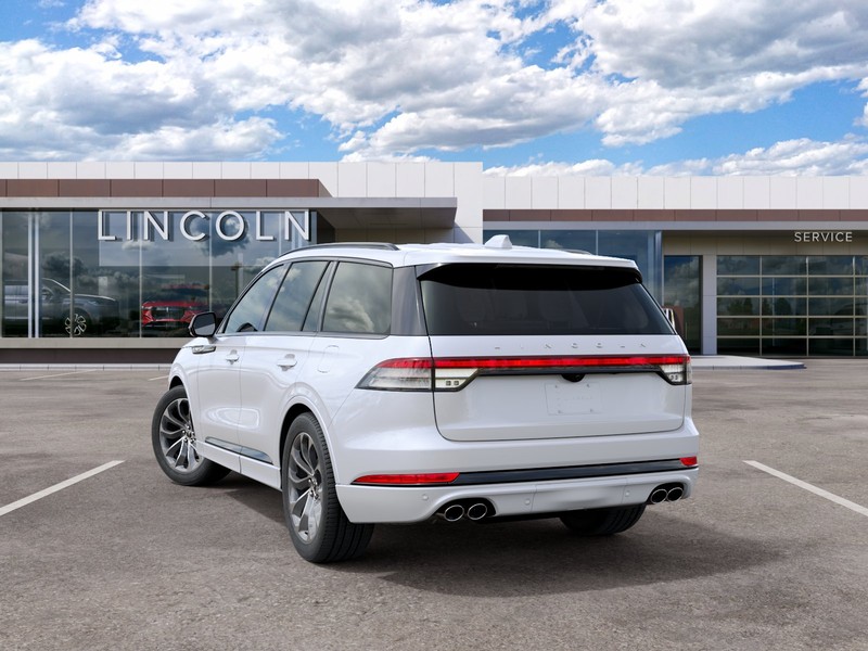 Lincoln Aviator Vehicle Full-screen Gallery Image 08