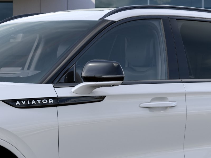 Lincoln Aviator Vehicle Full-screen Gallery Image 20