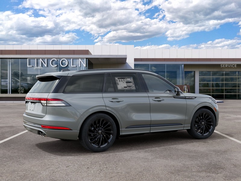 Lincoln Aviator Vehicle Full-screen Gallery Image 06