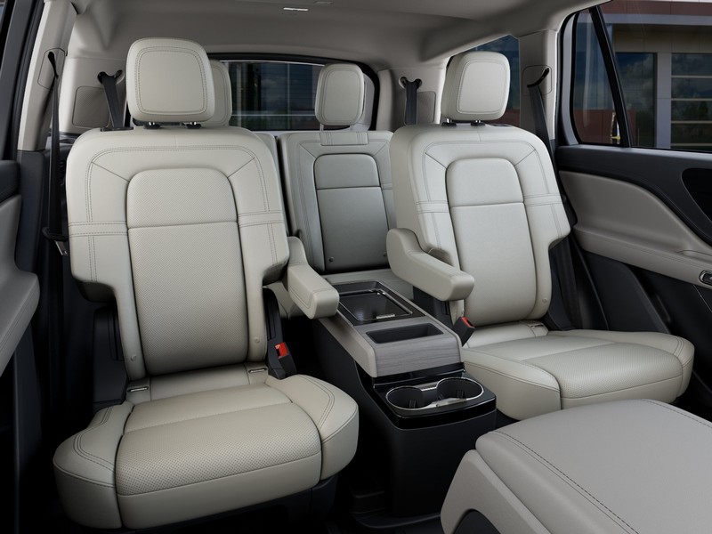 Lincoln Aviator Vehicle Full-screen Gallery Image 11