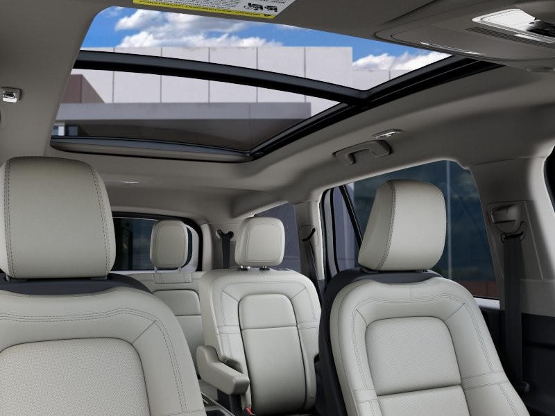 Lincoln Aviator Vehicle Full-screen Gallery Image 22
