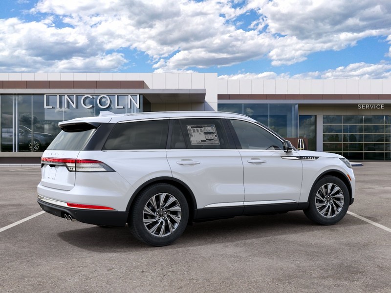 Lincoln Aviator Vehicle Full-screen Gallery Image 06