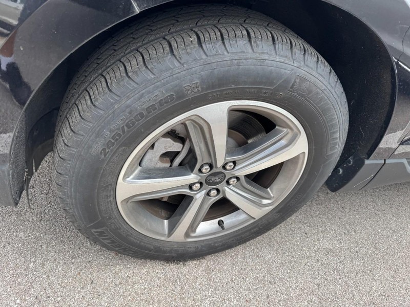 Ford Edge Vehicle Full-screen Gallery Image 04