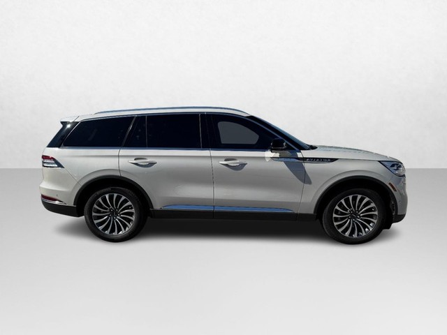 2024 Lincoln Aviator Reserve thumbnail image 04