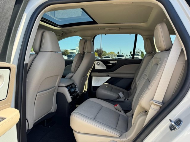 2024 Lincoln Aviator Reserve thumbnail image 12