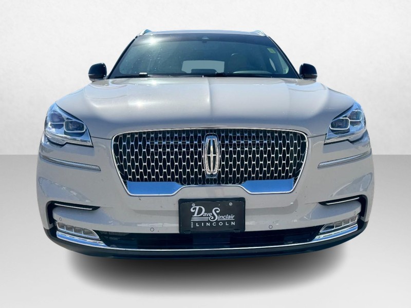 Lincoln Aviator Vehicle Full-screen Gallery Image 02