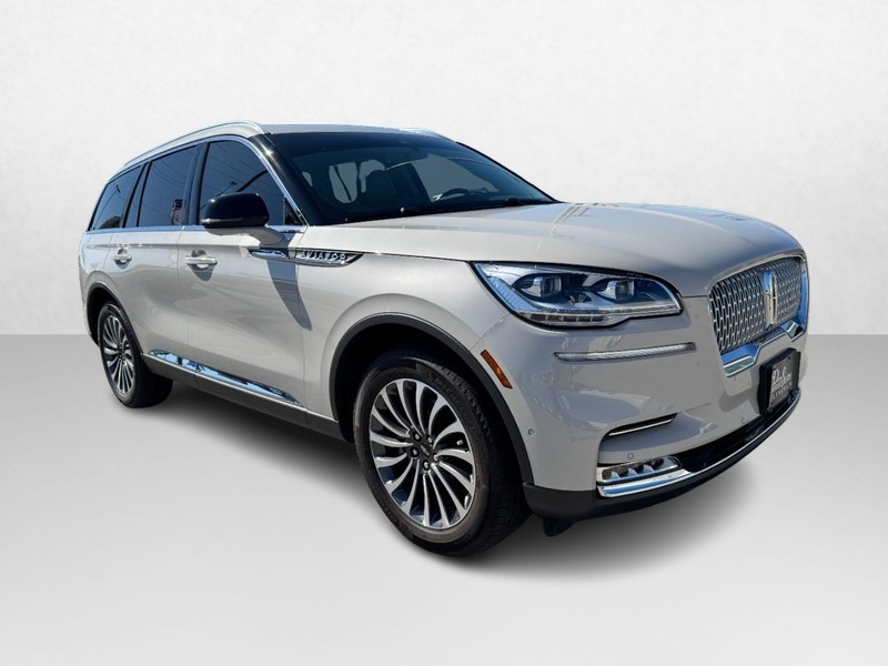 Lincoln Aviator Vehicle Full-screen Gallery Image 03