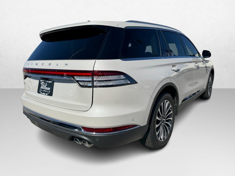 Lincoln Aviator Vehicle Full-screen Gallery Image 05