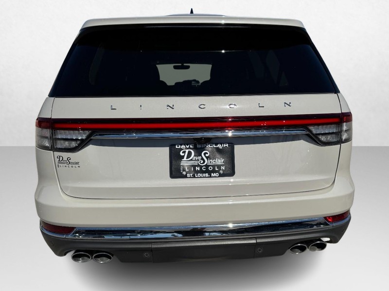Lincoln Aviator Vehicle Full-screen Gallery Image 06