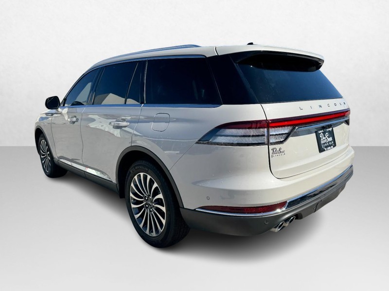 Lincoln Aviator Vehicle Full-screen Gallery Image 07