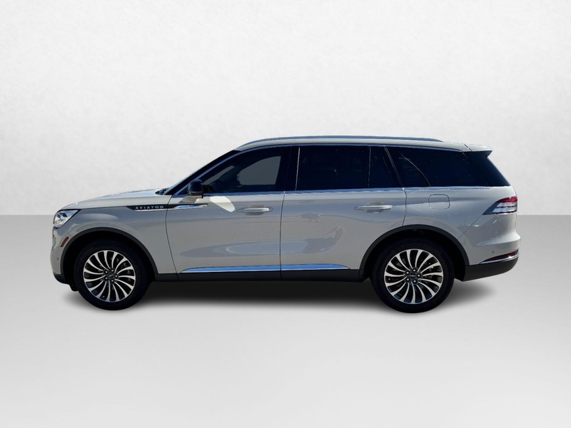 Lincoln Aviator Vehicle Full-screen Gallery Image 08