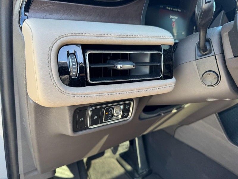 Lincoln Aviator Vehicle Full-screen Gallery Image 14