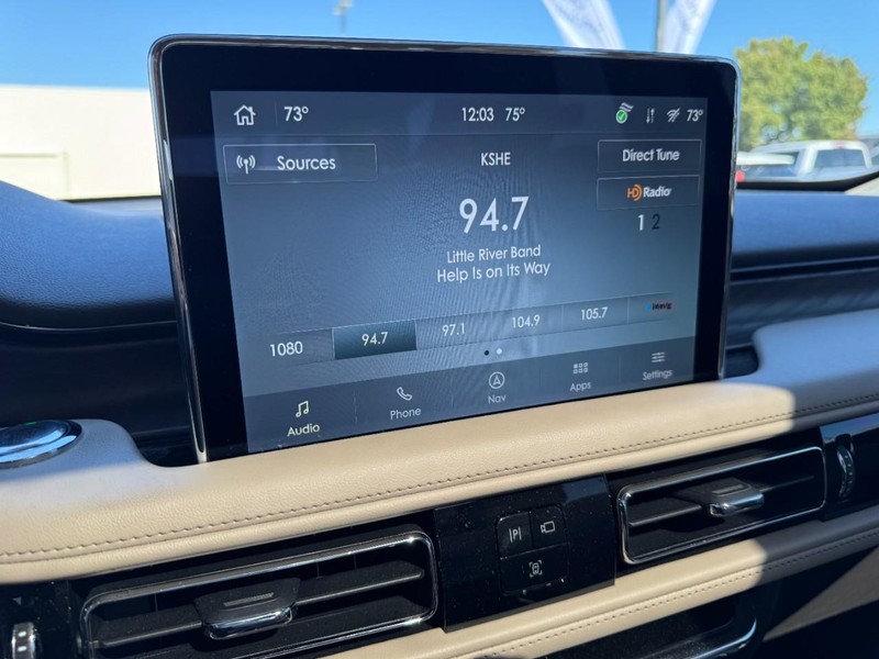 Lincoln Aviator Vehicle Full-screen Gallery Image 16