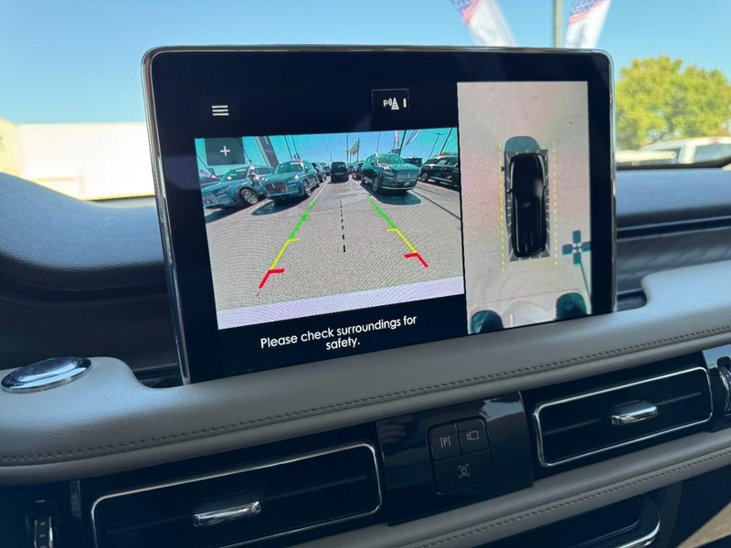 Lincoln Aviator Vehicle Full-screen Gallery Image 24