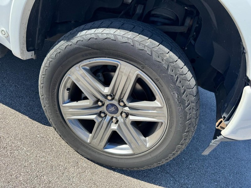Ford F-150 Vehicle Full-screen Gallery Image 04