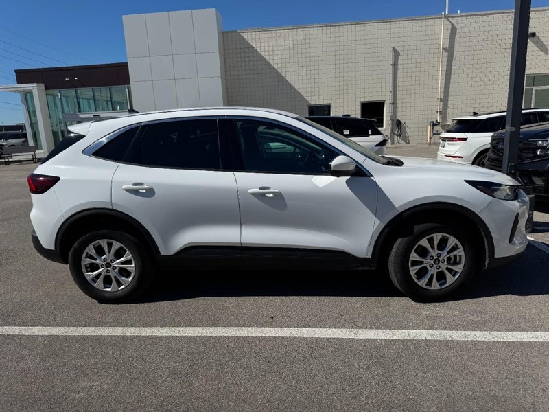 Ford Escape Vehicle Full-screen Gallery Image 02