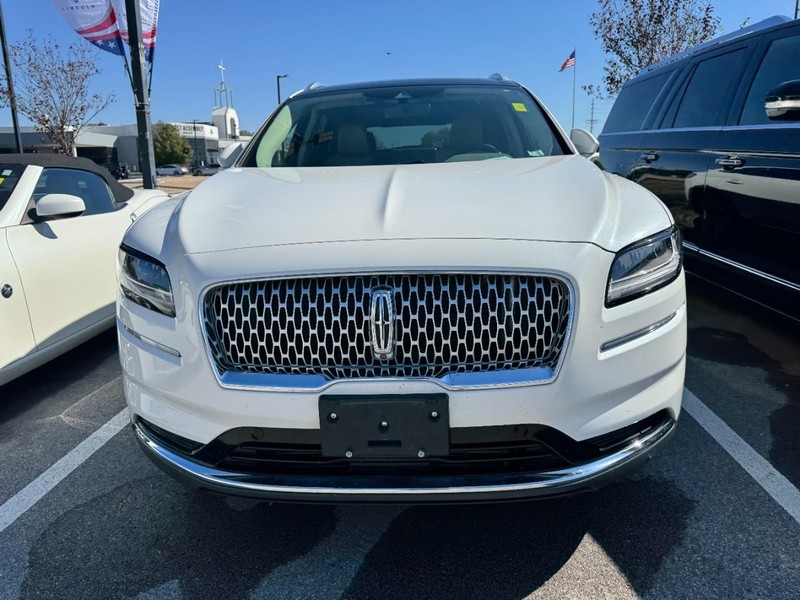 Lincoln Nautilus Vehicle Full-screen Gallery Image 02