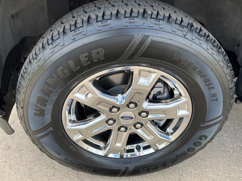 Ford F-150 Vehicle Full-screen Gallery Image 10