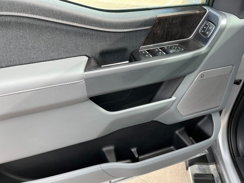 Ford F-150 Vehicle Full-screen Gallery Image 13