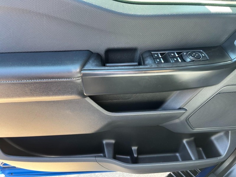 Ford F-150 Vehicle Full-screen Gallery Image 12