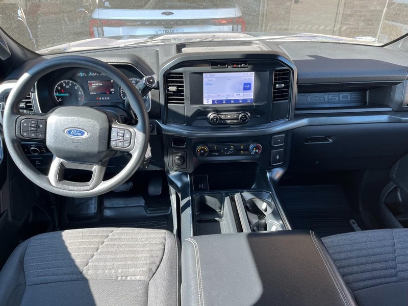 Ford F-150 Vehicle Full-screen Gallery Image 17