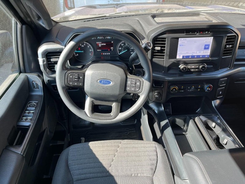 Ford F-150 Vehicle Full-screen Gallery Image 18