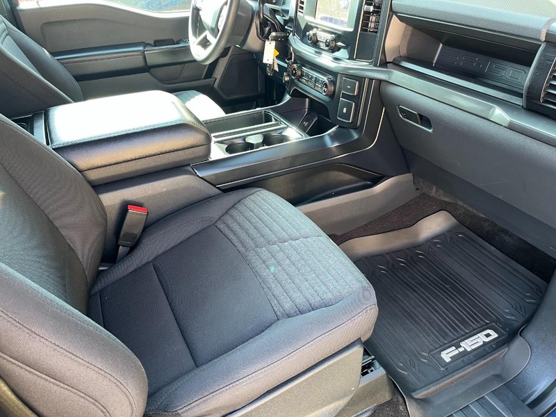 Ford F-150 Vehicle Full-screen Gallery Image 22