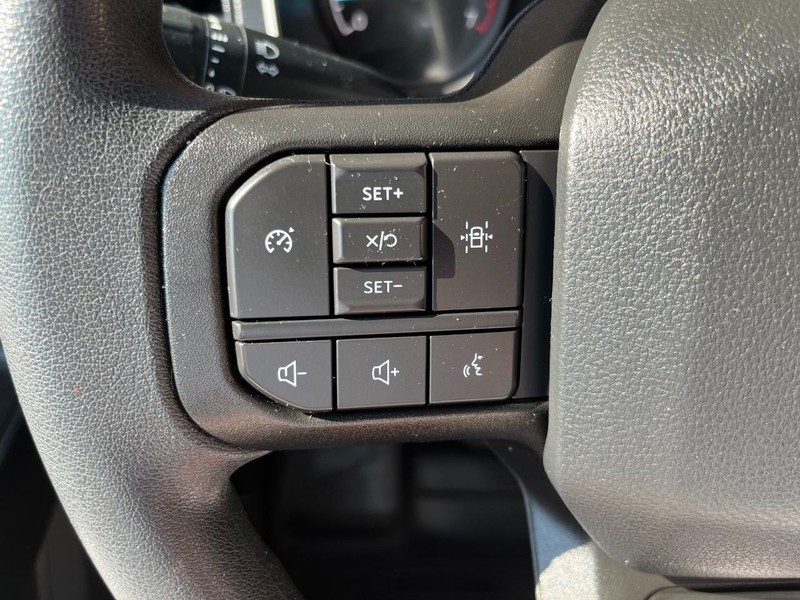 Ford F-150 Vehicle Full-screen Gallery Image 24