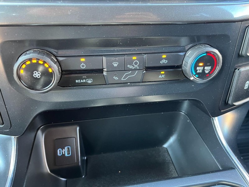 Ford F-150 Vehicle Full-screen Gallery Image 26