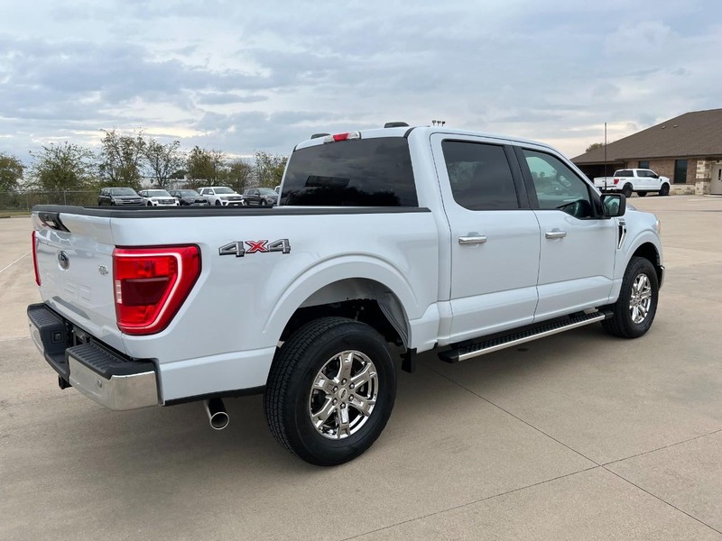 Ford F-150 Vehicle Full-screen Gallery Image 6