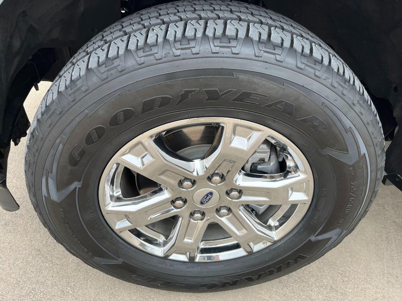 Ford F-150 Vehicle Full-screen Gallery Image 10