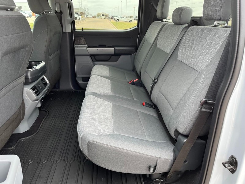 Ford F-150 Vehicle Full-screen Gallery Image 15