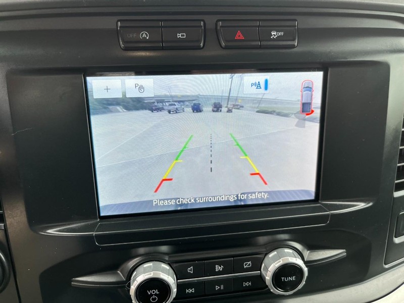 Ford F-150 Vehicle Full-screen Gallery Image 28