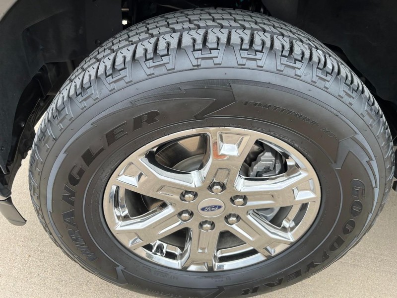 Ford F-150 Vehicle Full-screen Gallery Image 10