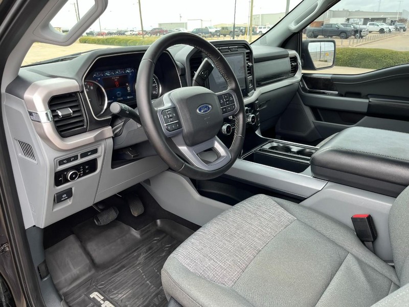 Ford F-150 Vehicle Full-screen Gallery Image 13