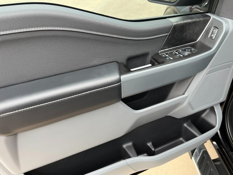 Ford F-150 Vehicle Full-screen Gallery Image 14