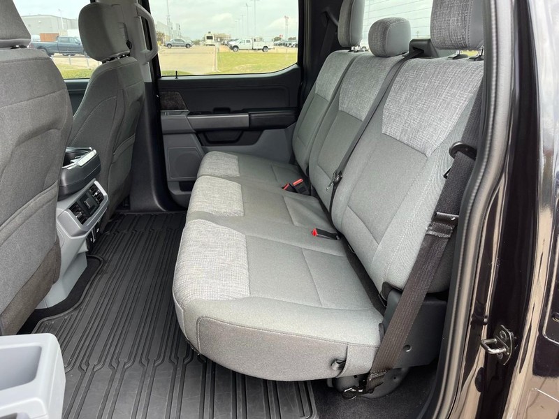 Ford F-150 Vehicle Full-screen Gallery Image 15